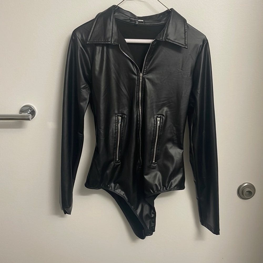 black long sleeve bodysuit